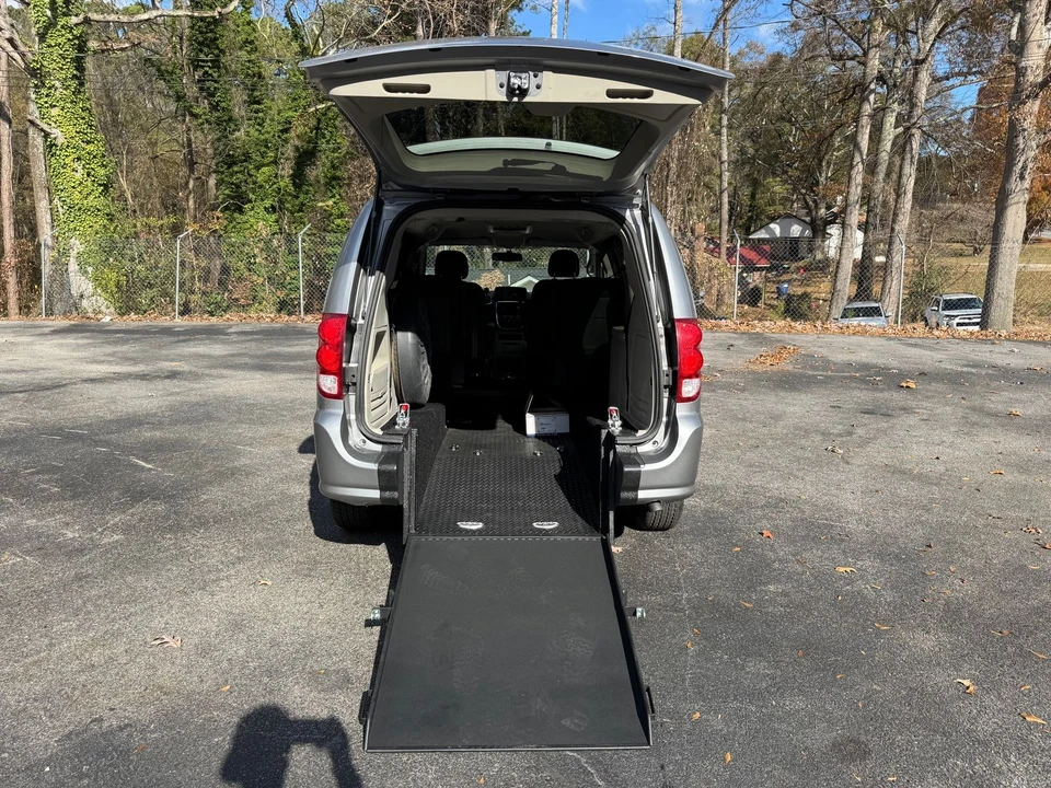 2017 Dodge Caravan - Image 2 of 12