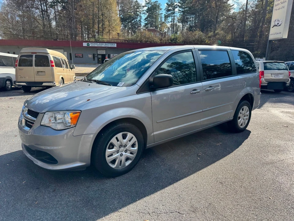 2017 Dodge Caravan - Image 7 of 12
