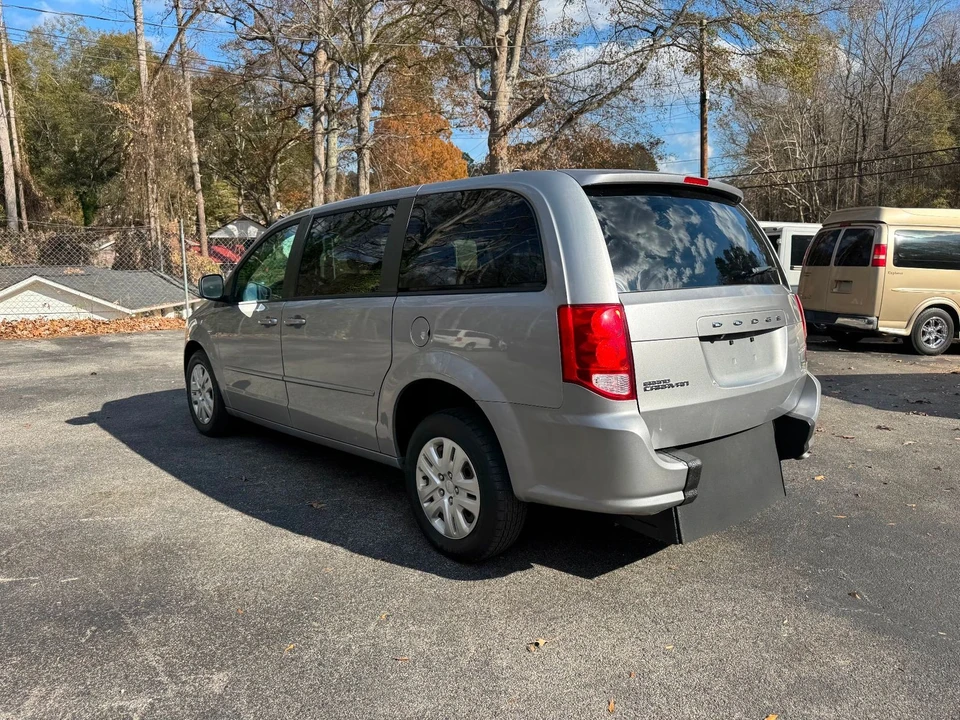 2017 Dodge Caravan - Image 5 of 12
