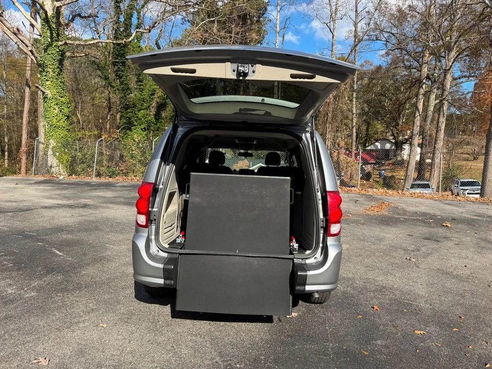 2017 Dodge Caravan - Image 3 of 12