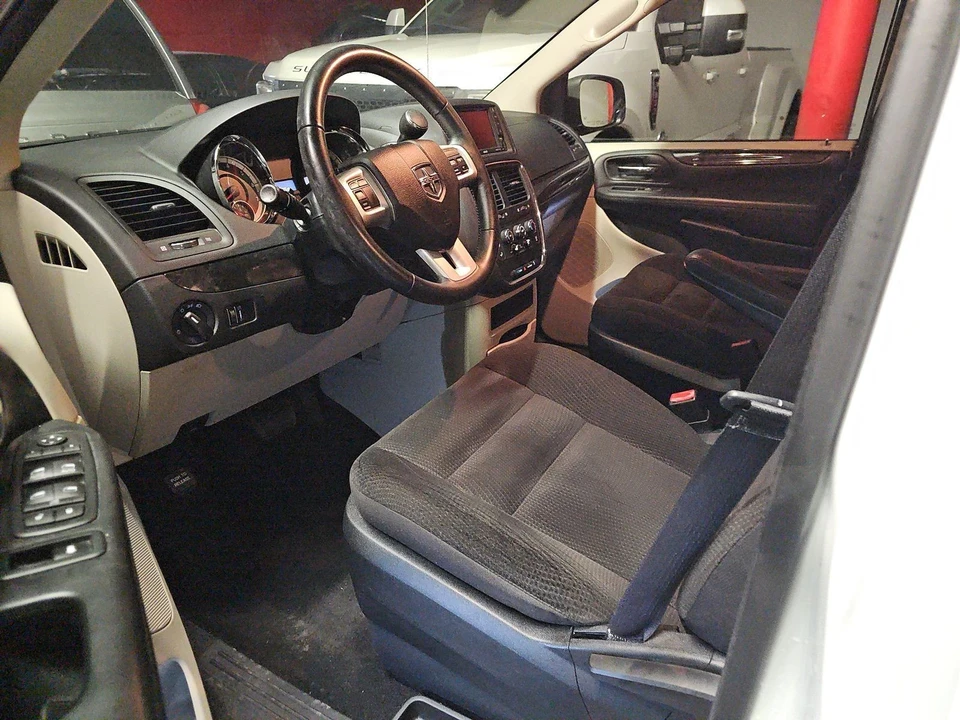 2017 Dodge Caravan - Image 6 of 6