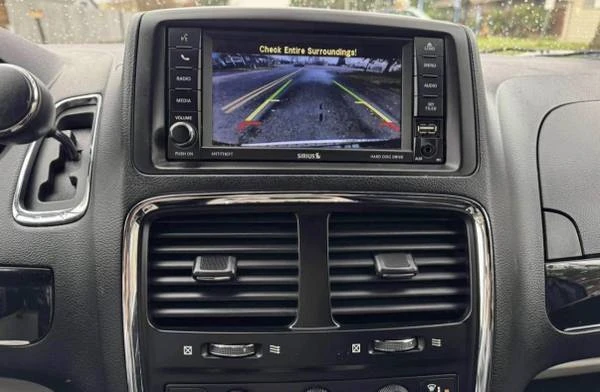 2017 Dodge Caravan - Image 8 of 10