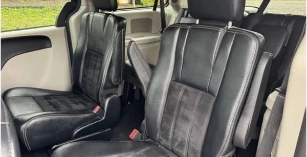 2017 Dodge Caravan - Image 6 of 10