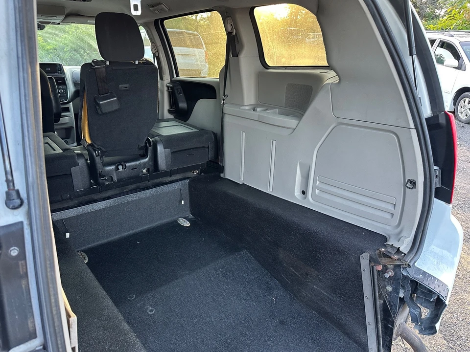 2017 Dodge Caravan - Image 18 of 19
