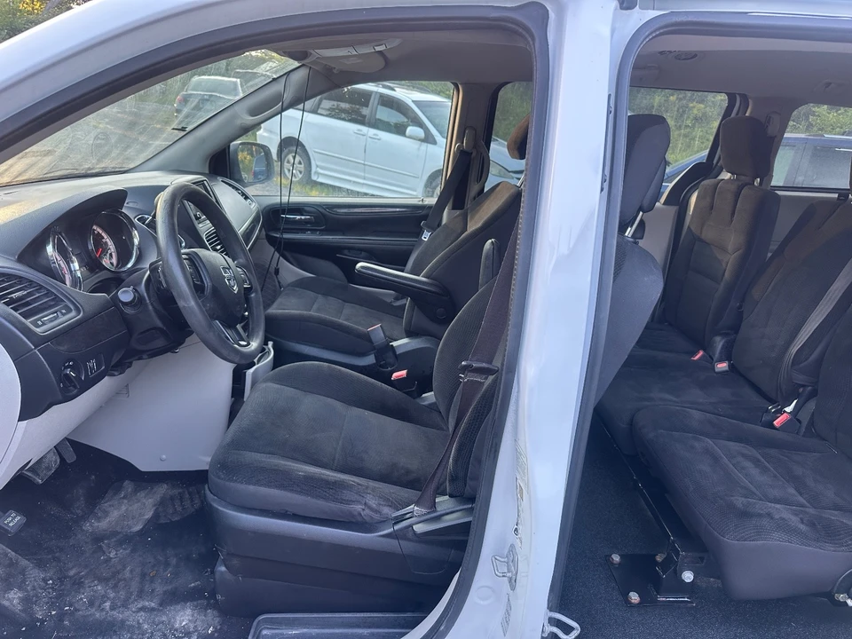 2017 Dodge Caravan - Image 7 of 19