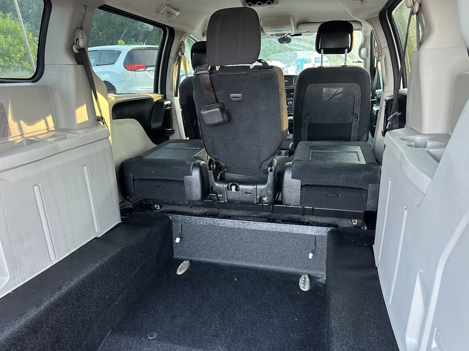 2017 Dodge Caravan - Image 19 of 19