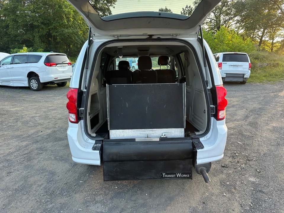 2017 Dodge Caravan - Image 14 of 19