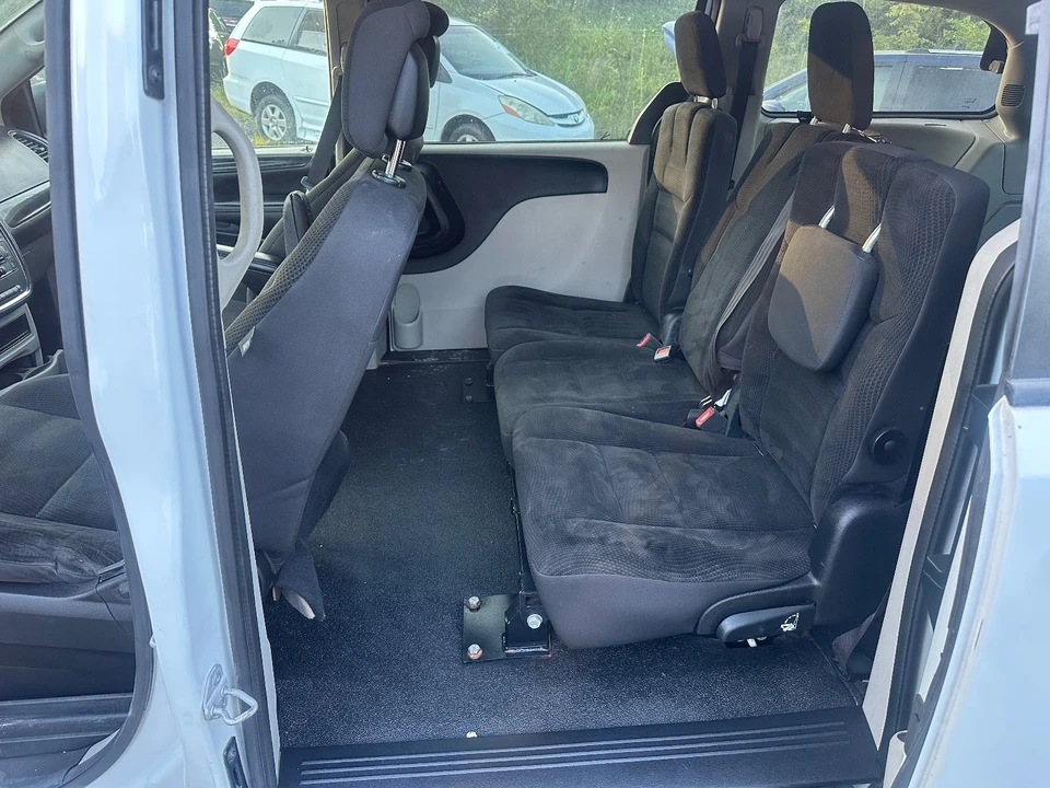 2017 Dodge Caravan - Image 10 of 19