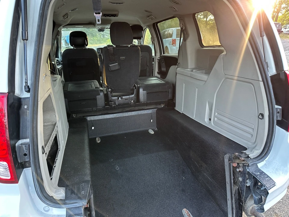 2017 Dodge Caravan - Image 17 of 19
