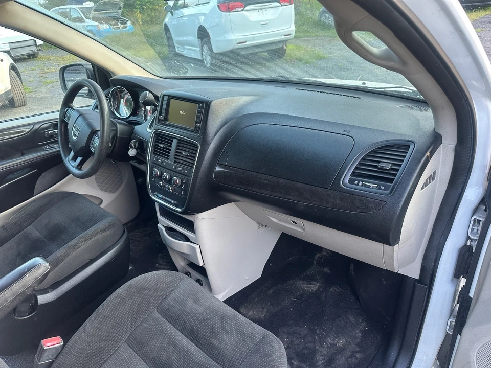 2017 Dodge Caravan - Image 9 of 19
