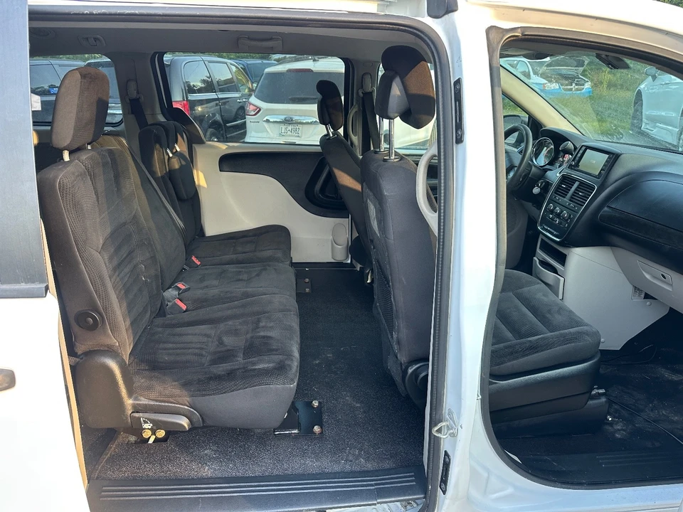 2017 Dodge Caravan - Image 11 of 19