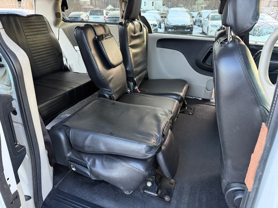 2017 Dodge Caravan - Image 16 of 20