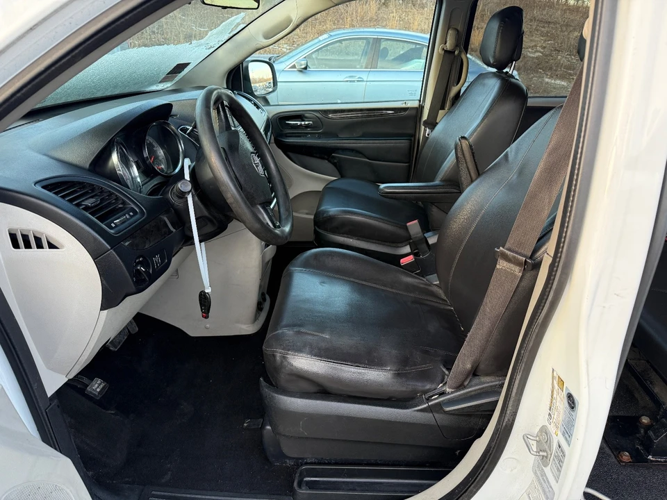 2017 Dodge Caravan - Image 8 of 20