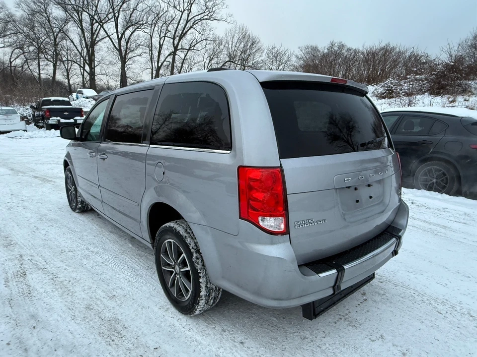 2017 Dodge Caravan - Image 5 of 21