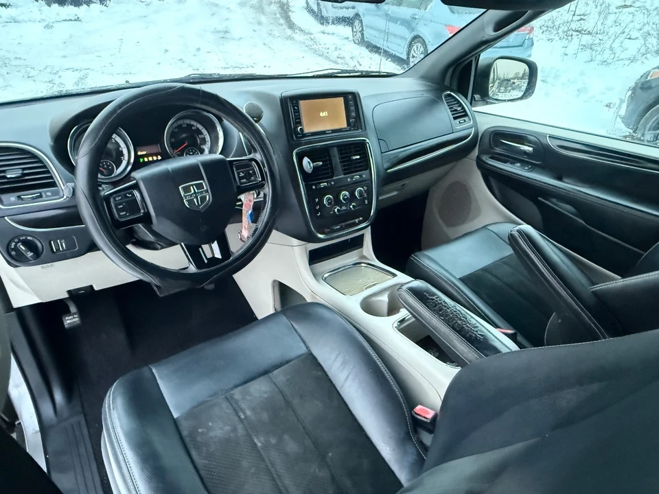 2017 Dodge Caravan - Image 14 of 21