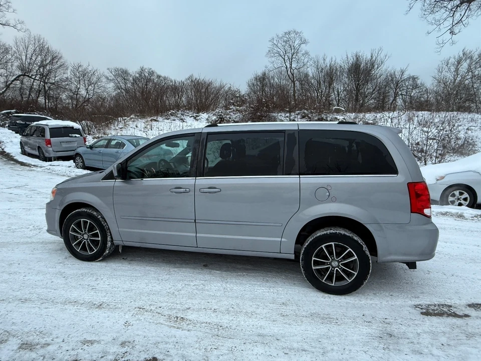 2017 Dodge Caravan - Image 3 of 21