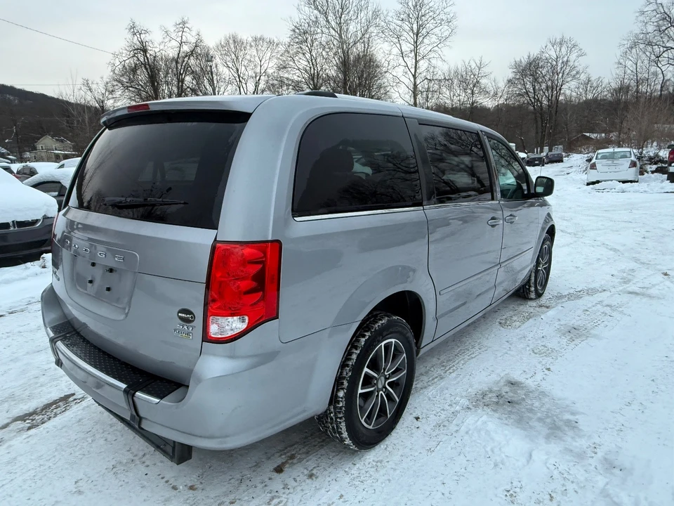 2017 Dodge Caravan - Image 7 of 21