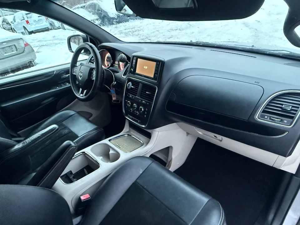 2017 Dodge Caravan - Image 18 of 21