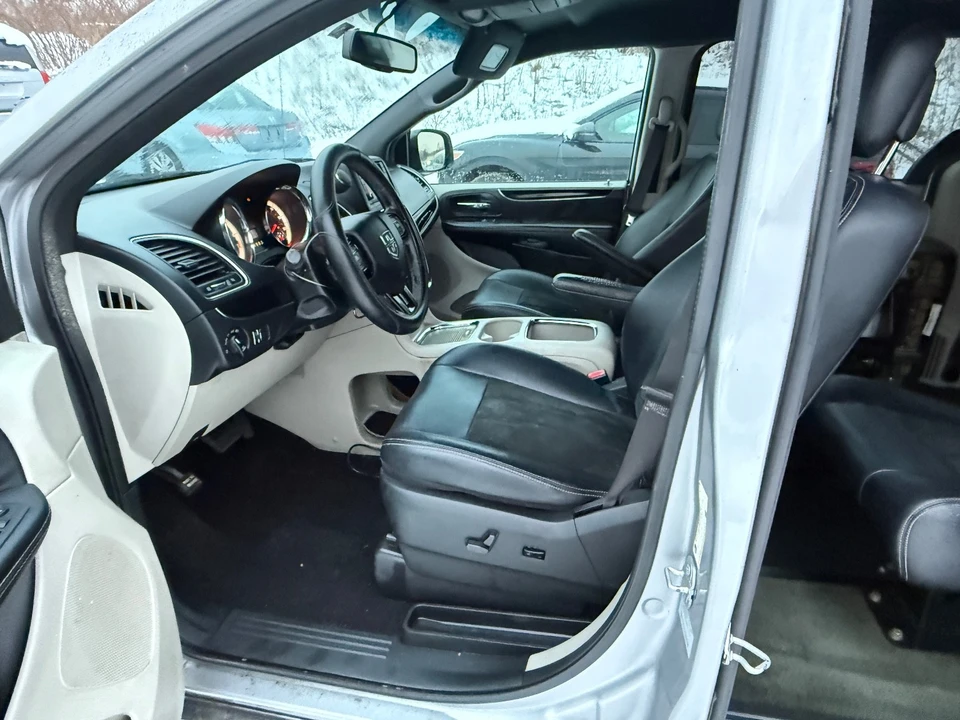 2017 Dodge Caravan - Image 13 of 21