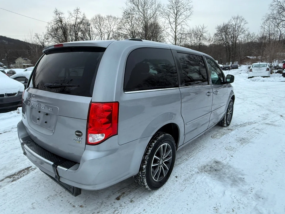 2017 Dodge Caravan - Image 7 of 21