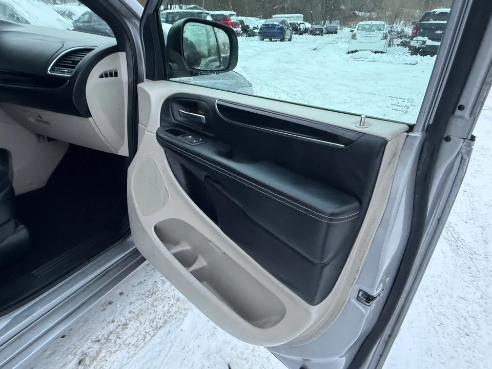 2017 Dodge Caravan - Image 19 of 21