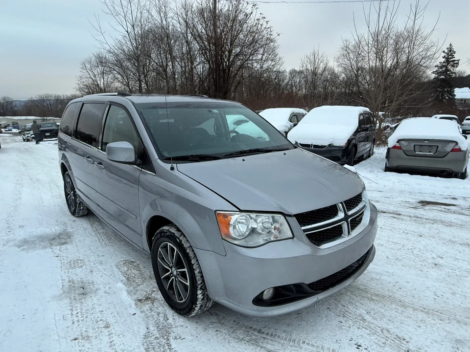 2017 Dodge Caravan - Image 9 of 21