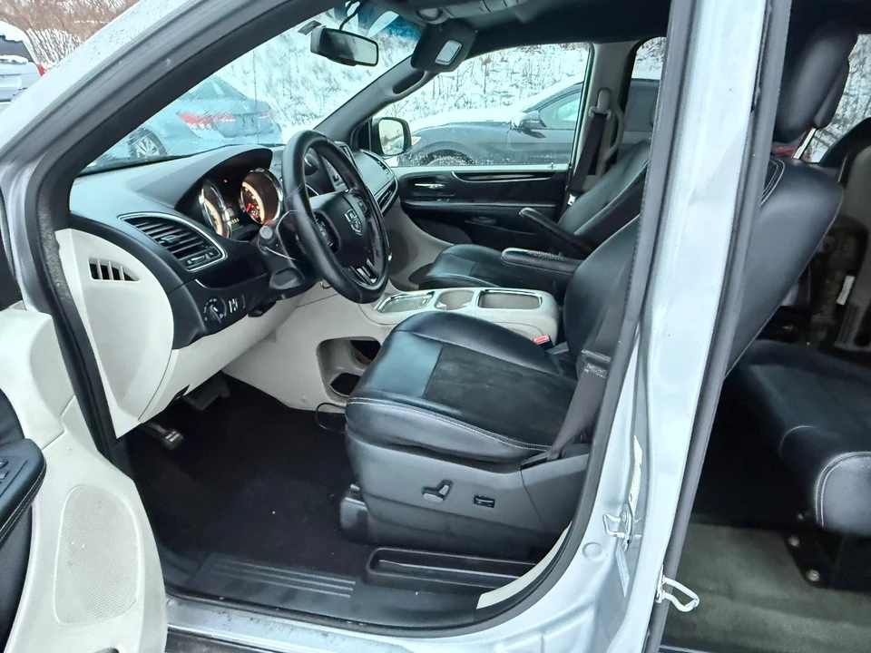 2017 Dodge Caravan - Image 13 of 21