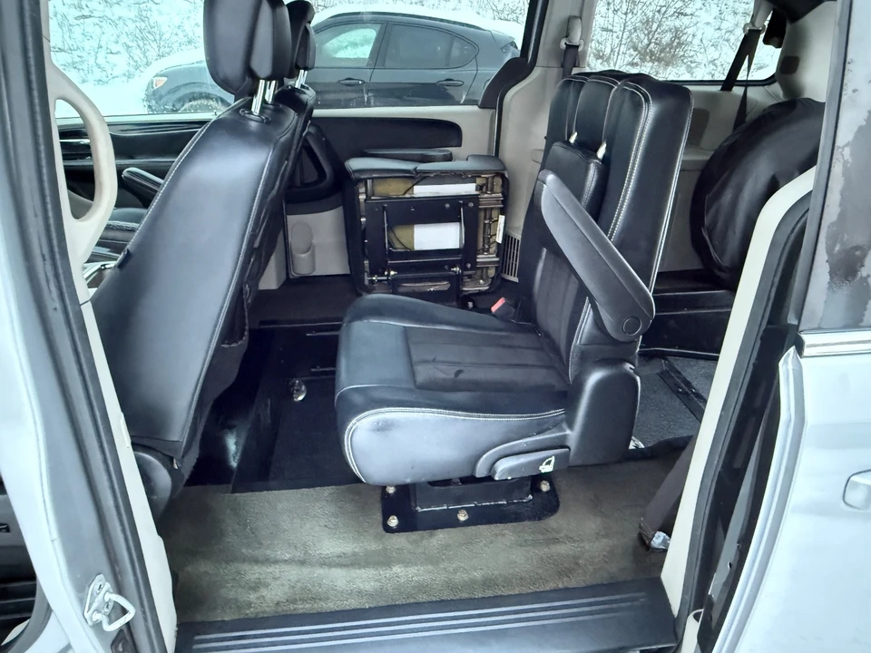 2017 Dodge Caravan - Image 20 of 21