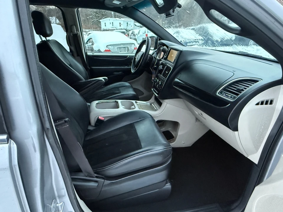 2017 Dodge Caravan - Image 17 of 21