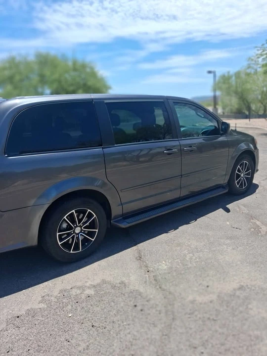 2017 Dodge Caravan - Image 4 of 12