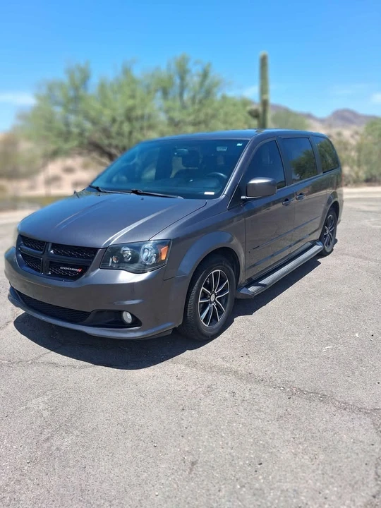 2017 Dodge Caravan - Image 2 of 12