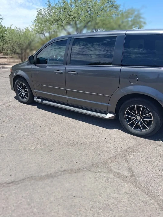 2017 Dodge Caravan - Image 6 of 12