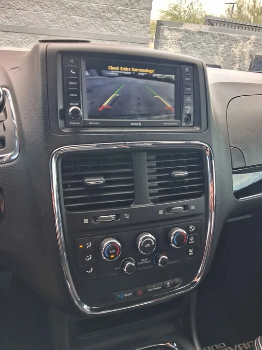 2017 Dodge Caravan - Image 7 of 12