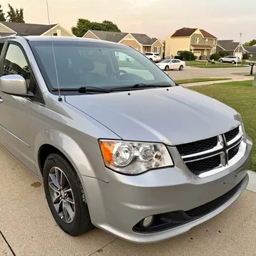 2017 Dodge Grand Caravan SXT Minivan 4D