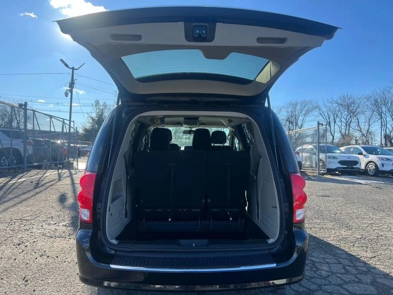 2017 Dodge Caravan - Image 9 of 12
