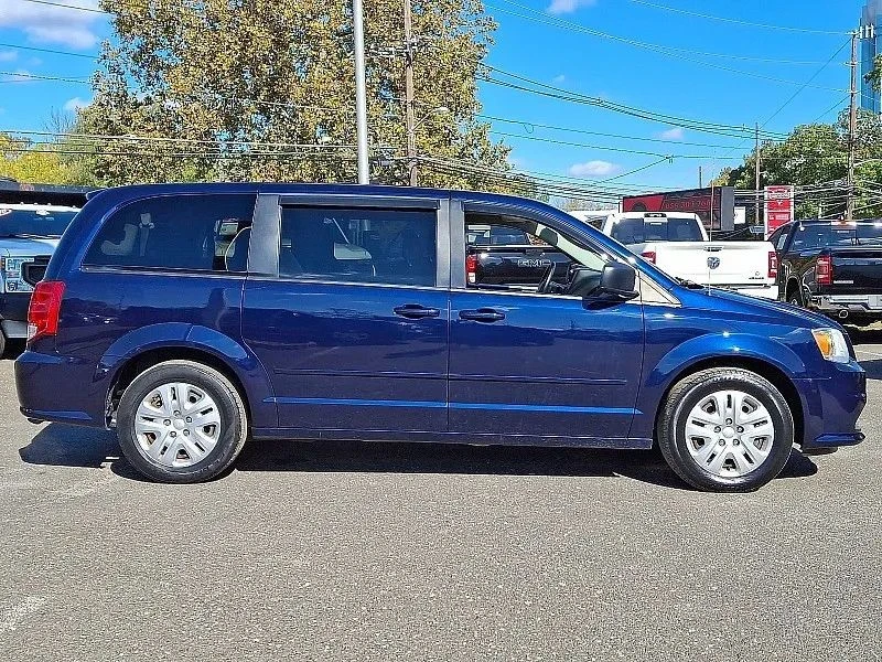 2017 Dodge Caravan - Image 8 of 12
