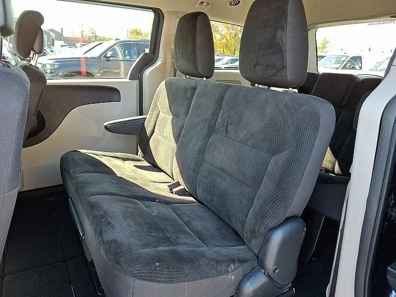 2017 Dodge Caravan - Image 11 of 12