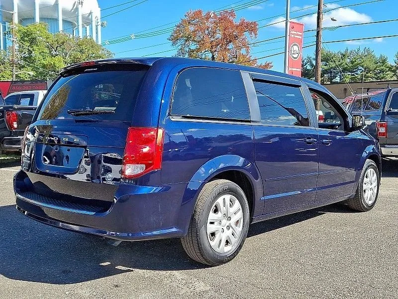 2017 Dodge Caravan - Image 7 of 12