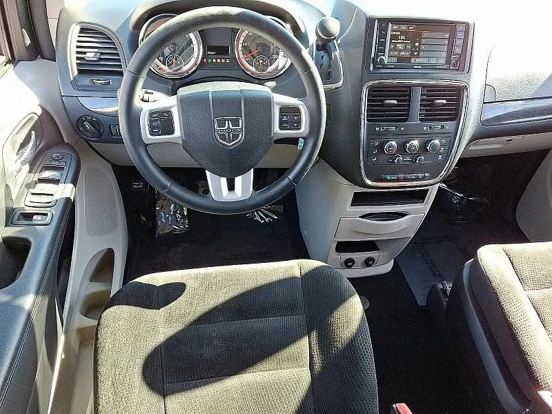 2017 Dodge Caravan - Image 12 of 12
