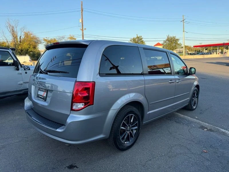 2017 Dodge Caravan - Image 8 of 12
