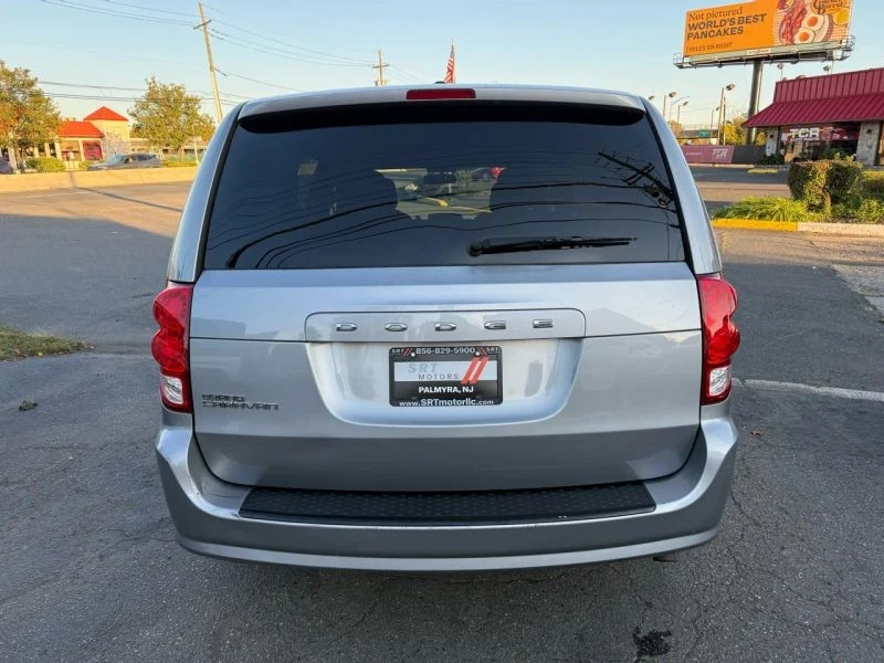 2017 Dodge Caravan - Image 7 of 12