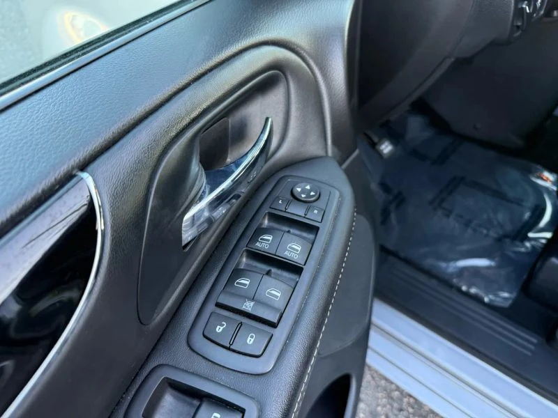 2017 Dodge Caravan - Image 10 of 12