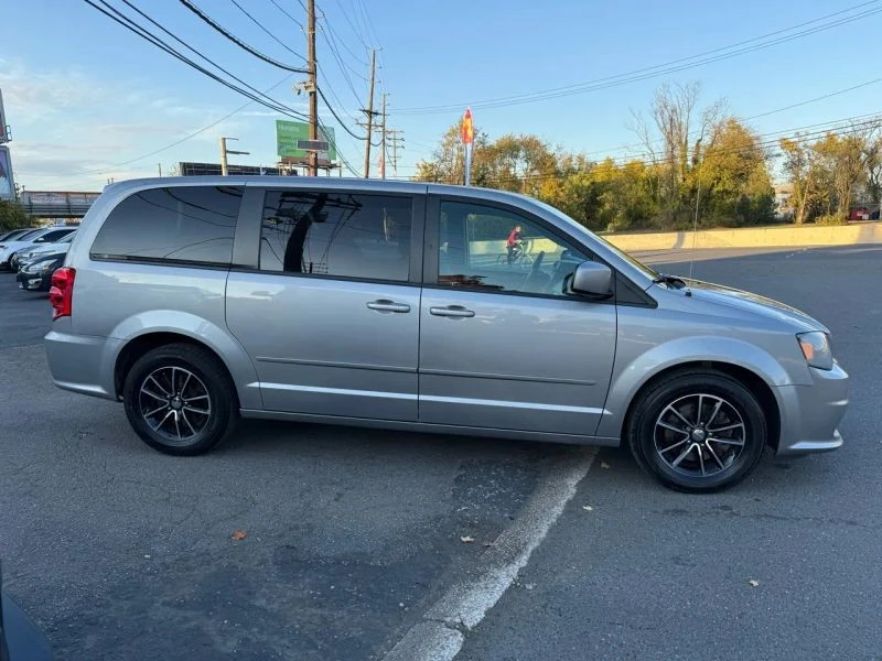 2017 Dodge Caravan - Image 4 of 12