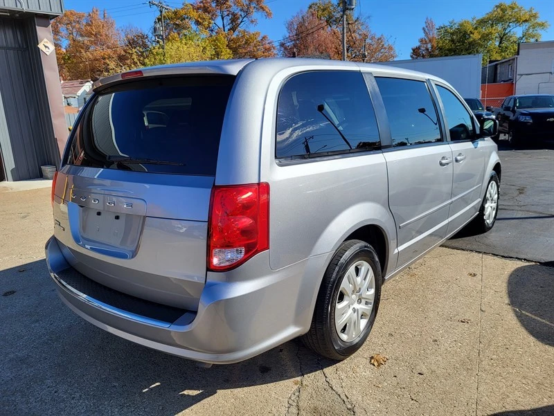 2017 Dodge Caravan - Image 6 of 17