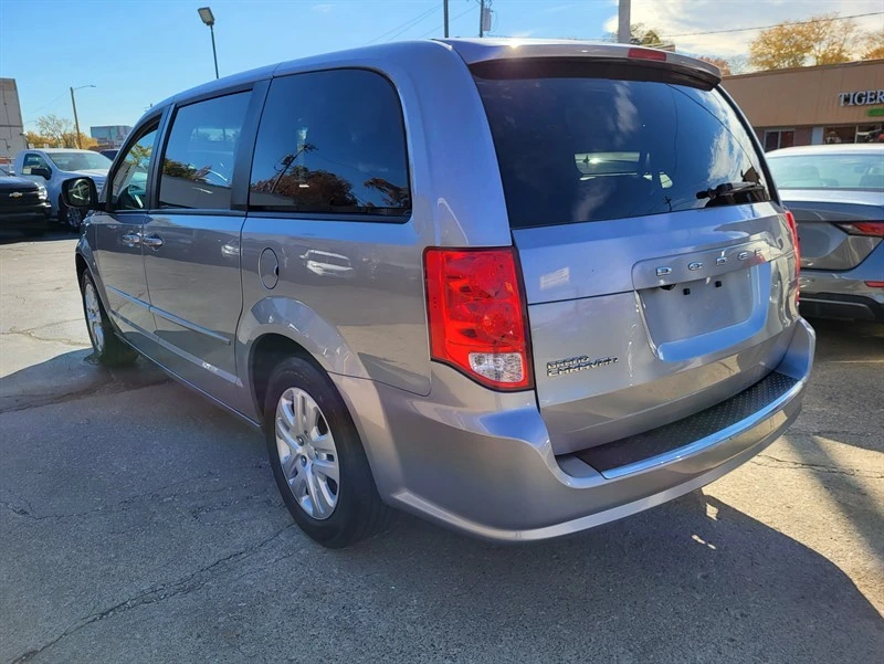 2017 Dodge Caravan - Image 4 of 17