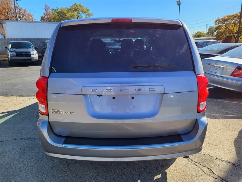 2017 Dodge Caravan - Image 5 of 17