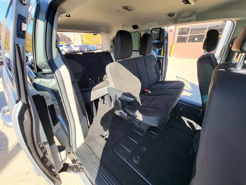 2017 Dodge Caravan - Image 14 of 17