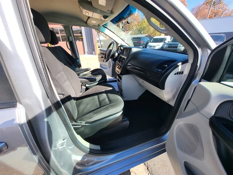 2017 Dodge Caravan - Image 13 of 17