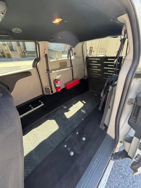 2017 Dodge Caravan - Image 9 of 9