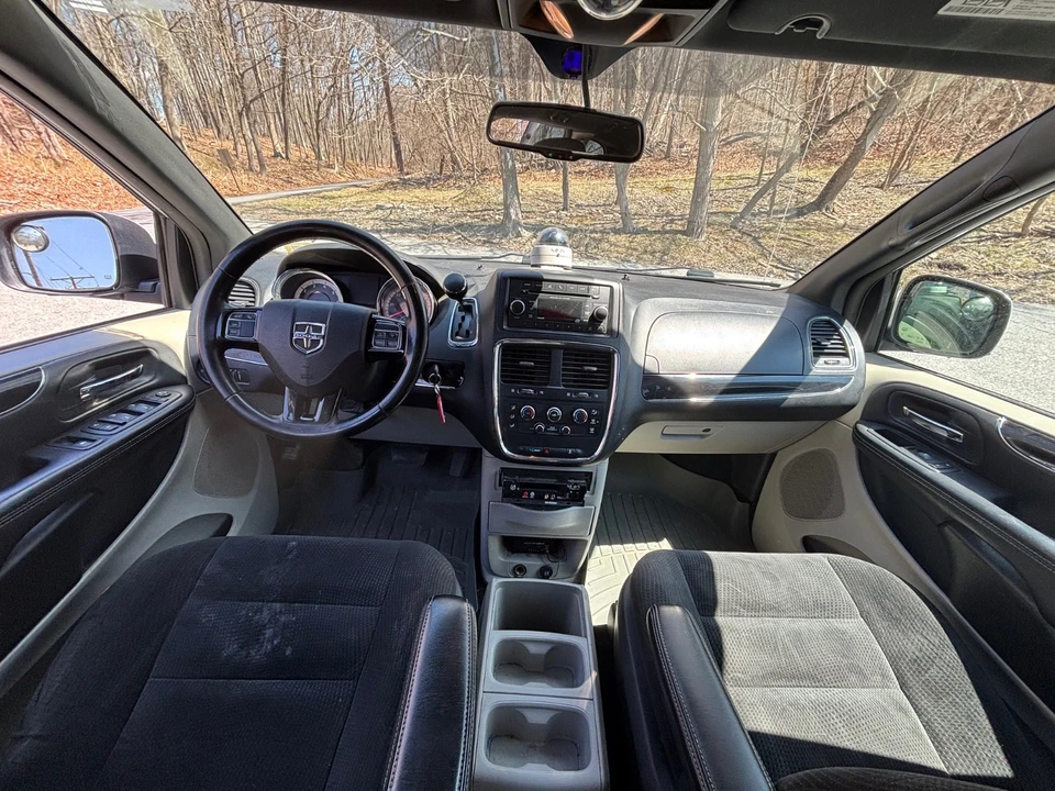 2017 Dodge Caravan - Image 8 of 9